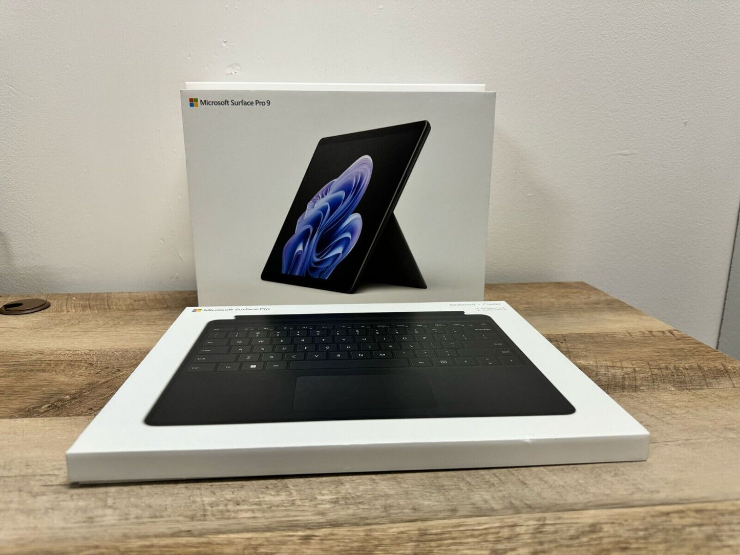 Microsoft Surface Pro 9 13" Tablet i5 12th Gen 16GB/256GB) + Keyboard