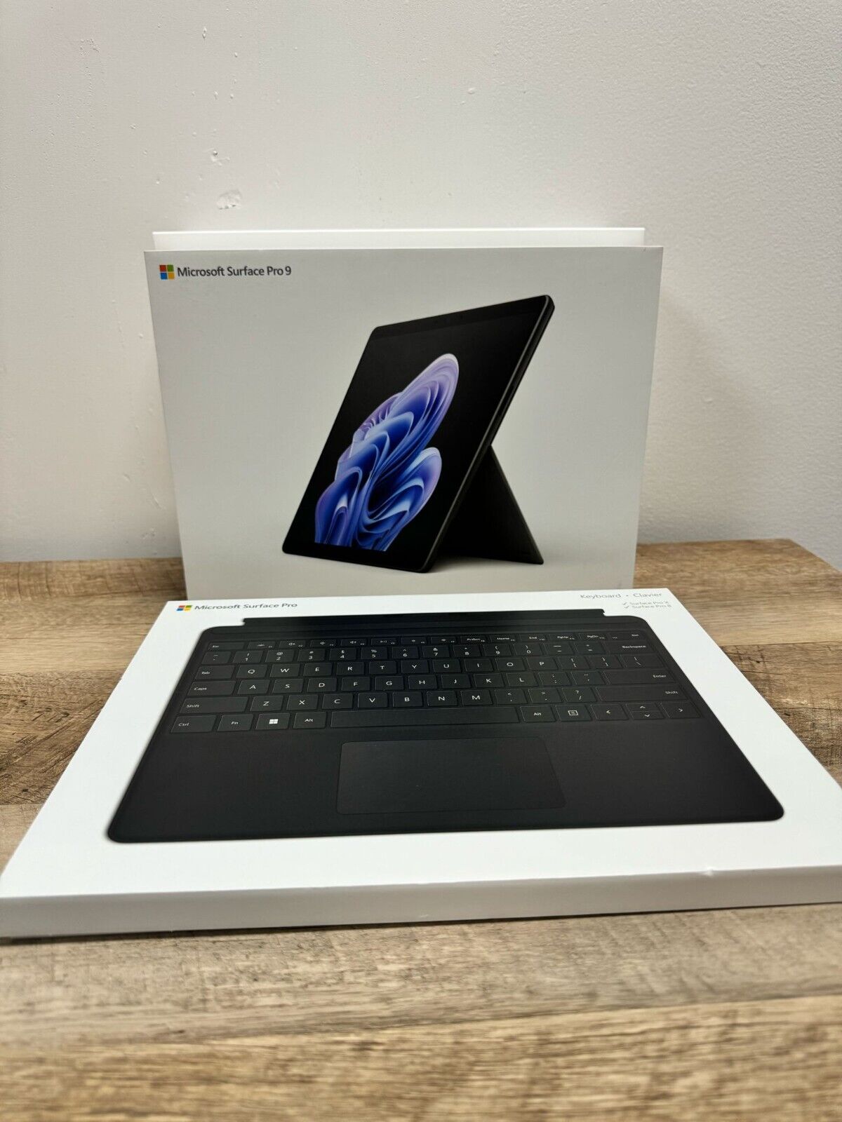 Microsoft Surface Pro 9 13" Tablet i5 12th Gen 16GB/256GB) + Keyboard